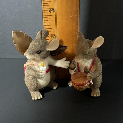 LOT 381 Charming Tails Pageant Nativity Stage & Figures