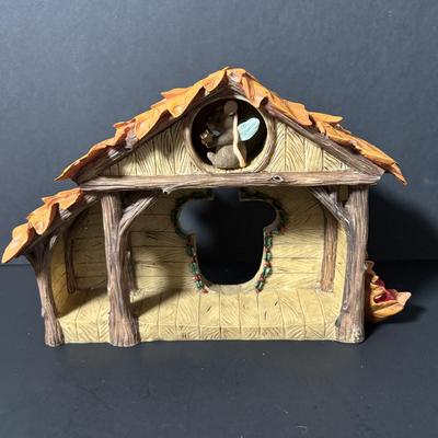 LOT 381 Charming Tails Pageant Nativity Stage & Figures