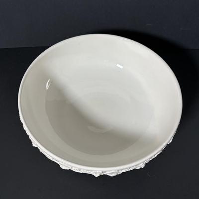 LOT 383: Vintage Wedgewood Queen's Ware Collection & Jasperware Creamer