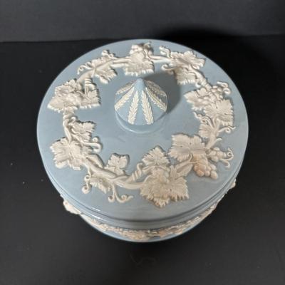 LOT 383: Vintage Wedgewood Queen's Ware Collection & Jasperware Creamer