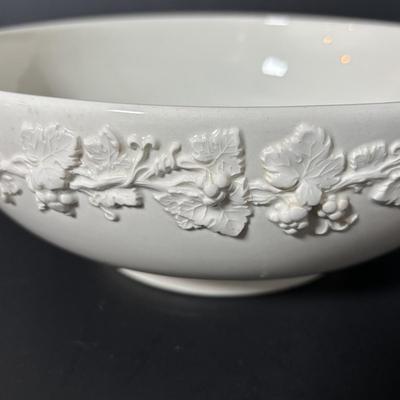 LOT 383: Vintage Wedgewood Queen's Ware Collection & Jasperware Creamer