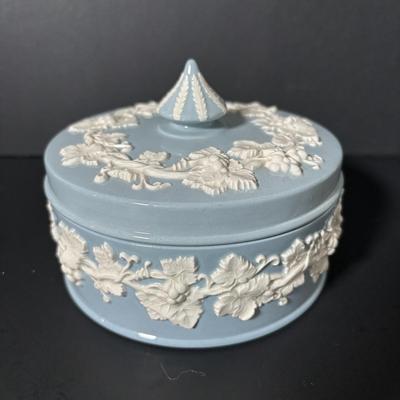 LOT 383: Vintage Wedgewood Queen's Ware Collection & Jasperware Creamer