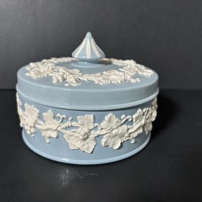 LOT 383: Vintage Wedgewood Queen's Ware Collection & Jasperware Creamer
