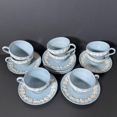 LOT 384: Vintage Wedgewood Queen's Ware Embossed China Collection