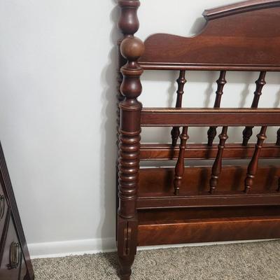 Vintage Solid Wood Spindle Full Size Bed