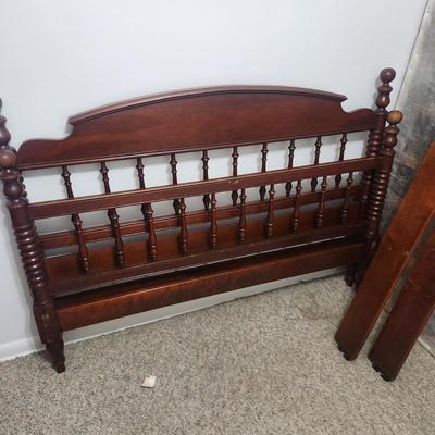 Vintage Solid Wood Spindle Full Size Bed