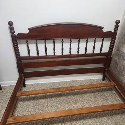 Vintage Solid Wood Spindle Full Size Bed