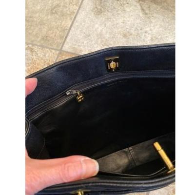 Authentic Chanel caviar leather shoulderbsg