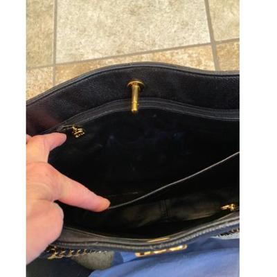 Authentic Chanel caviar leather shoulderbsg