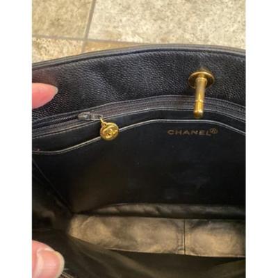 Authentic Chanel caviar leather shoulderbsg