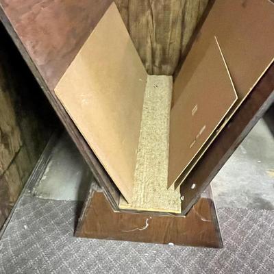 Lot 128 Slanted prints display storage rack
