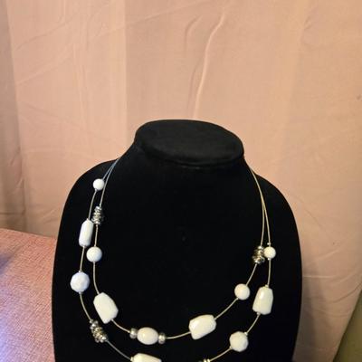Lot of 2 Necklaces