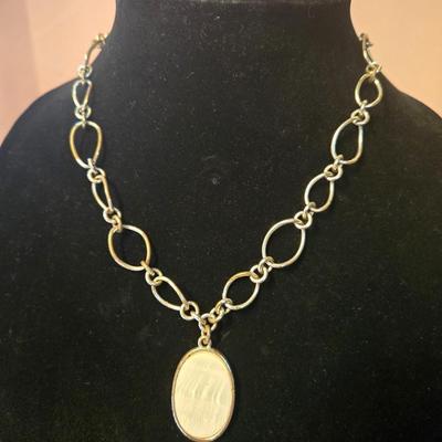 Lot of 2 Necklaces