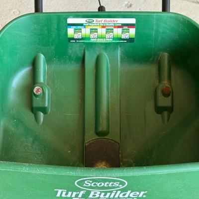 Scott’s Turf Builder Fertilizer Spreader Lot