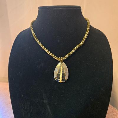 Beaded Necklace w Shell pendant