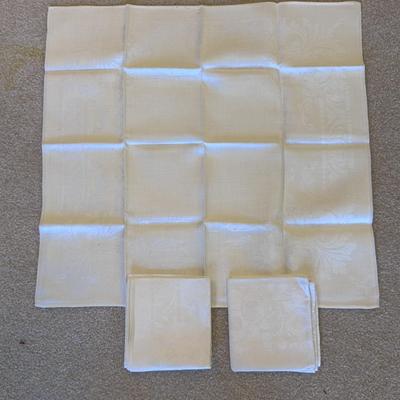 Several Table Linens, Napkins, Placemats, and More (SR-DZ)