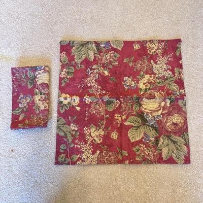 Several Table Linens, Napkins, Placemats, and More (SR-DZ)