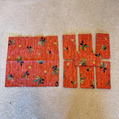 Several Table Linens, Napkins, Placemats, and More (SR-DZ)