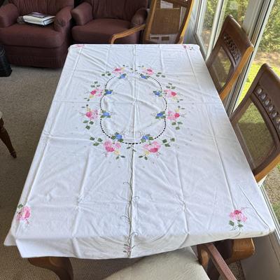 Several Table Linens, Napkins, Placemats, and More (SR-DZ)