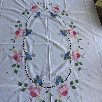 Several Table Linens, Napkins, Placemats, and More (SR-DZ)