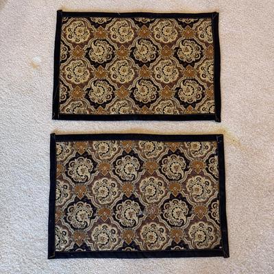 Several Table Linens, Napkins, Placemats, and More (SR-DZ)