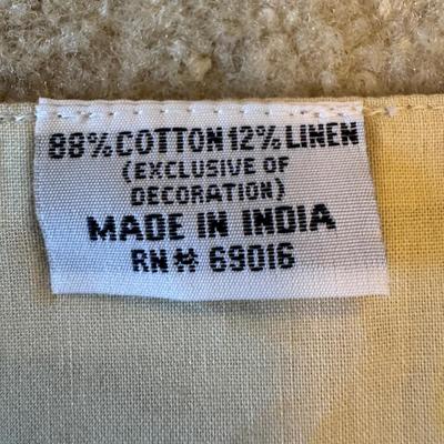 Several Table Linens, Napkins, Placemats, and More (SR-DZ)