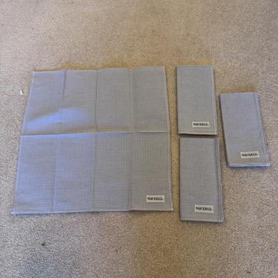 Several Table Linens, Napkins, Placemats, and More (SR-DZ)