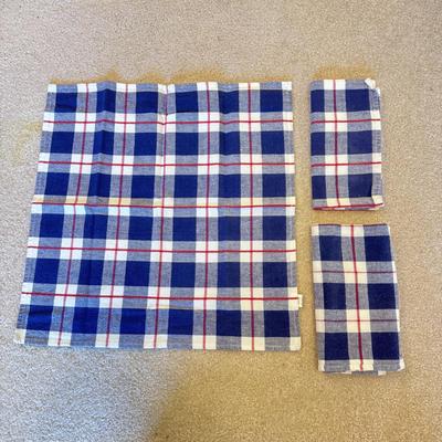 Several Table Linens, Napkins, Placemats, and More (SR-DZ)