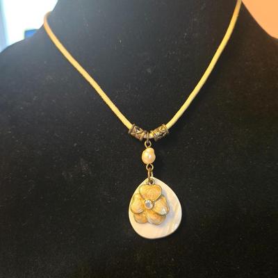 Lot of 2 Necklaces