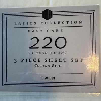 NIB Twin Sheets and Skirts by Martha Stewart and More… (PB-DZ)