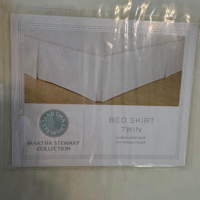 NIB Twin Sheets and Skirts by Martha Stewart and More… (PB-DZ)