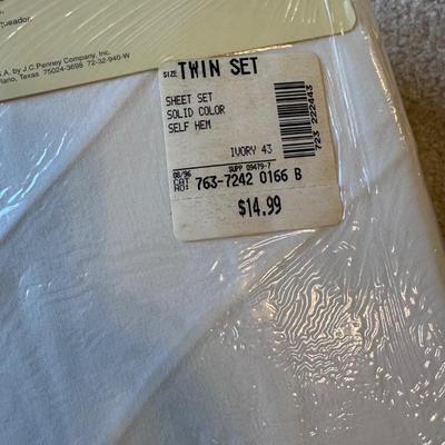 NIB Twin Sheets and Skirts by Martha Stewart and More… (PB-DZ)