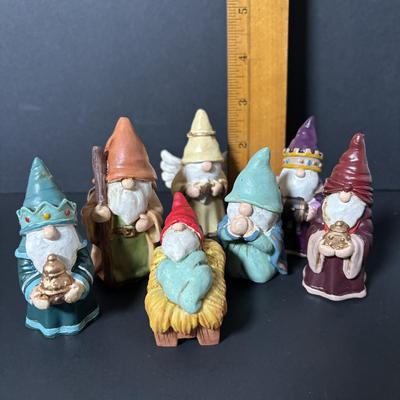 LOT 405: It's All About the Gnomes: Book, Christmas Yard Signs, Unieboek B.V. 1979 & More