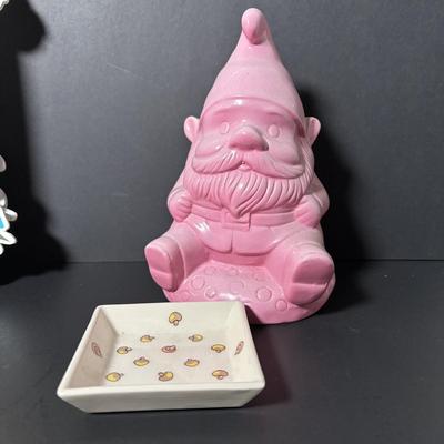 LOT 405: It's All About the Gnomes: Book, Christmas Yard Signs, Unieboek B.V. 1979 & More