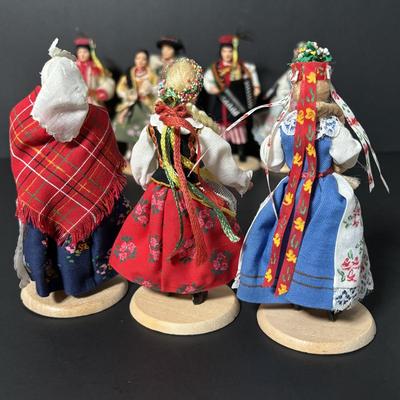 LOT 408: Polish Doll Collection