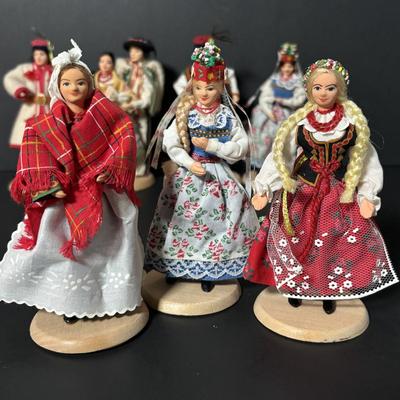 LOT 408: Polish Doll Collection