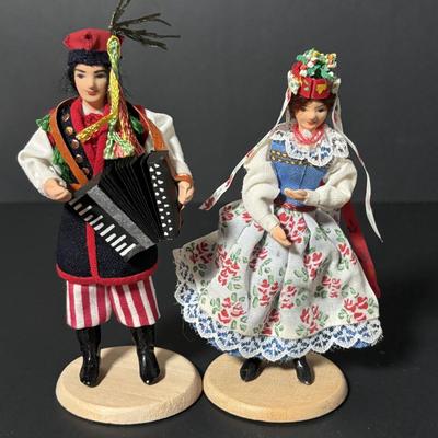 LOT 408: Polish Doll Collection