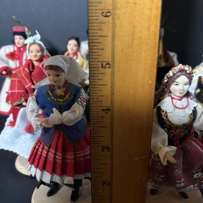 LOT 408: Polish Doll Collection