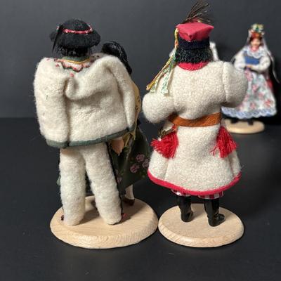 LOT 408: Polish Doll Collection