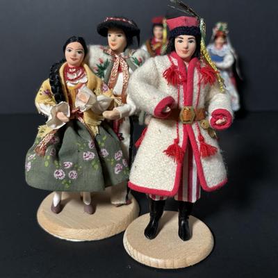 LOT 408: Polish Doll Collection