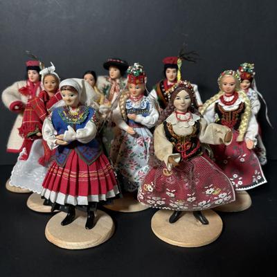LOT 408: Polish Doll Collection