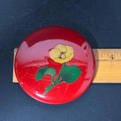 LOT 410: Vintage Crocheted Purses & Floral Lacquer Mirror
