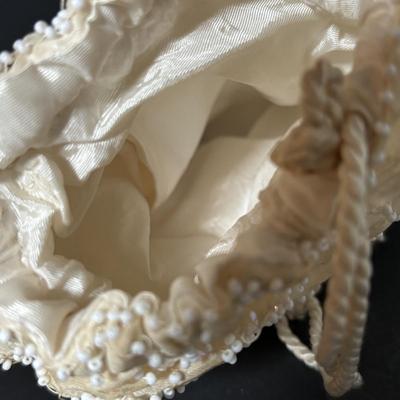 LOT 411: Vintage Ladies Purses: Draw String Beaded, Floral Petit Point Embroidery & Rhinestone/Sequence Evening