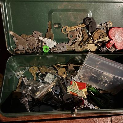 LOT 276-430: Keys & Locks