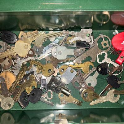 LOT 276-430: Keys & Locks