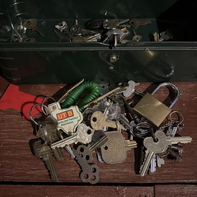 LOT 276-430: Keys & Locks