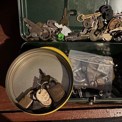 LOT 276-430: Keys & Locks