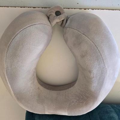 Comfort & Relaxation Lot – Heated Blanket, Travel Pillow & Massage Balls