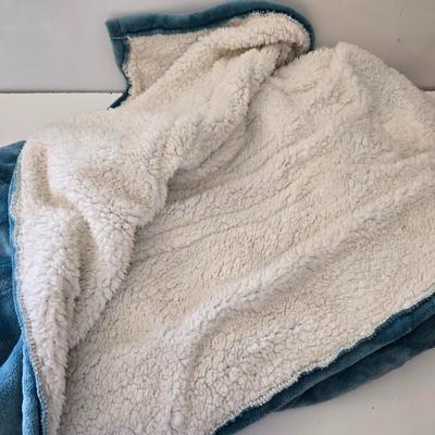 Comfort & Relaxation Lot – Heated Blanket, Travel Pillow & Massage Balls