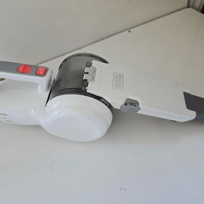 BLACK+DECKER Cordless Hand Vac – BDH2000PL With all mount charger